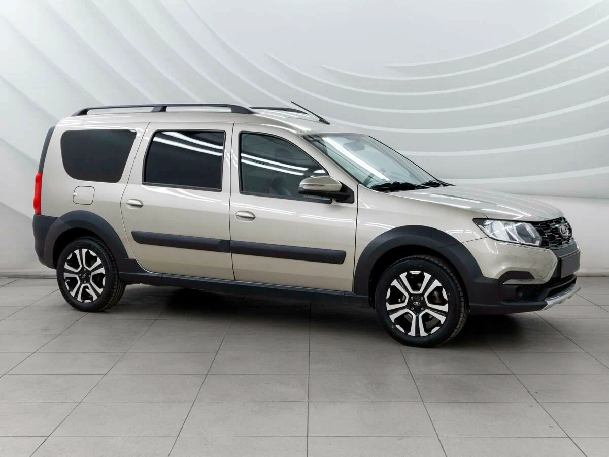 Lada Largus Cross в наличии по цене от 1 089 000 рублей